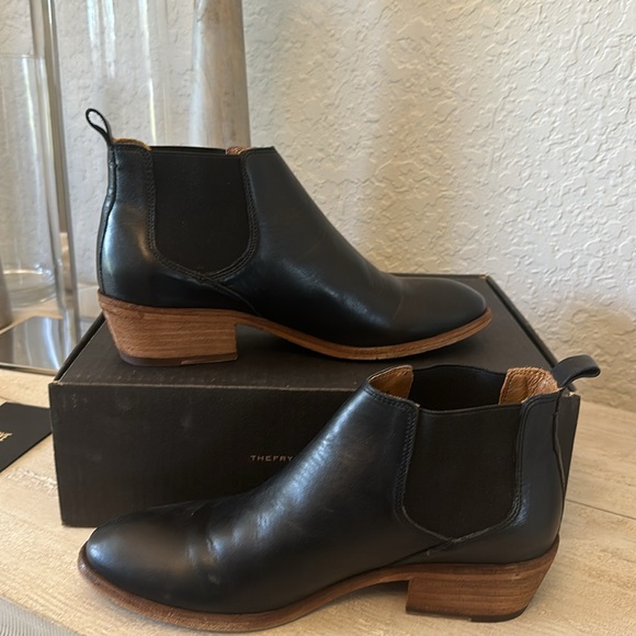 Frye Carson Chelsea booties Black Size 9 - Picture 11 of 12